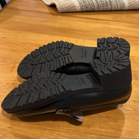 NEW COLE HAAN Black penny loafers in a size 7B perfect for dressing up or down - Picture 8 of 9
